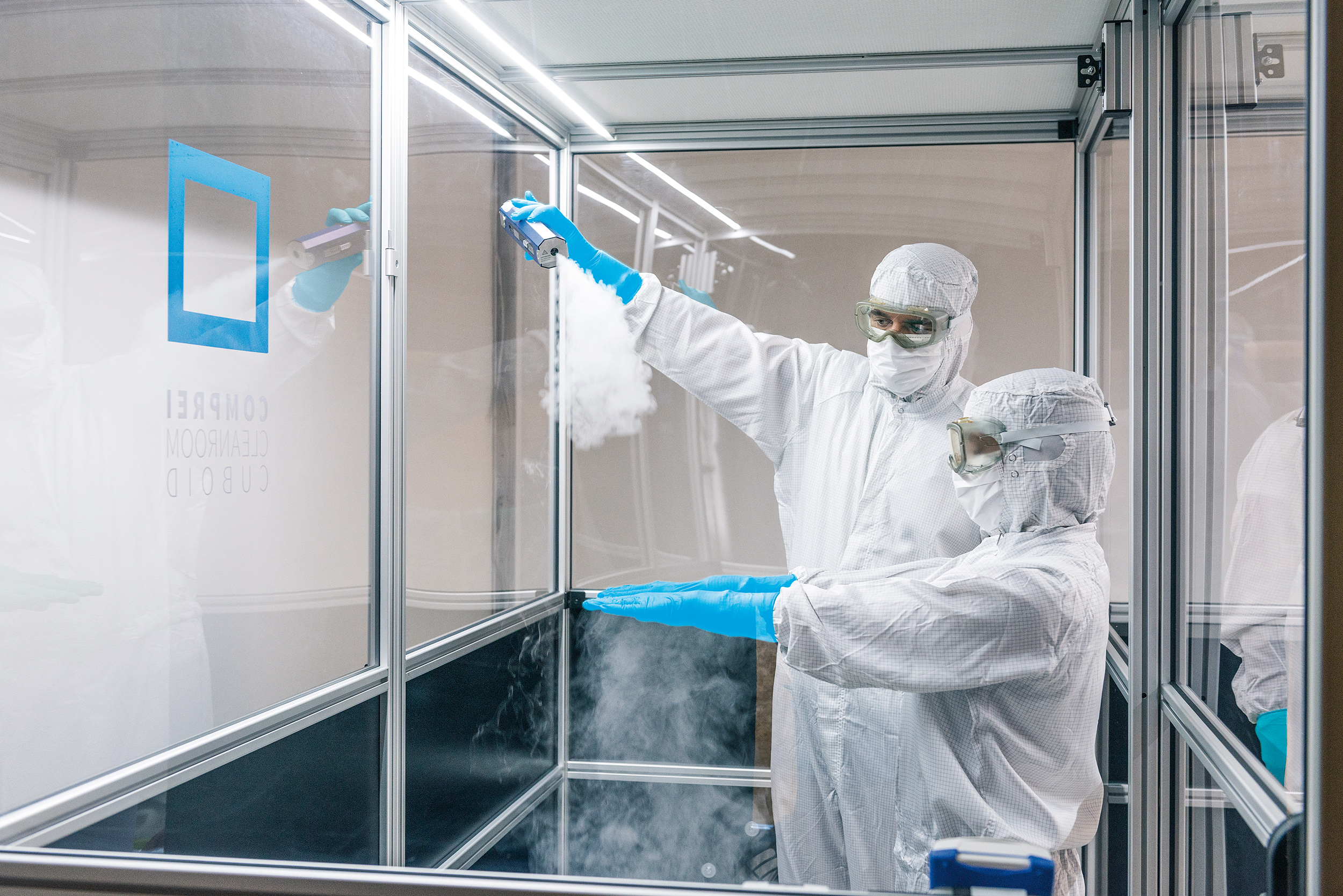 Employee working in the clean room at comprei