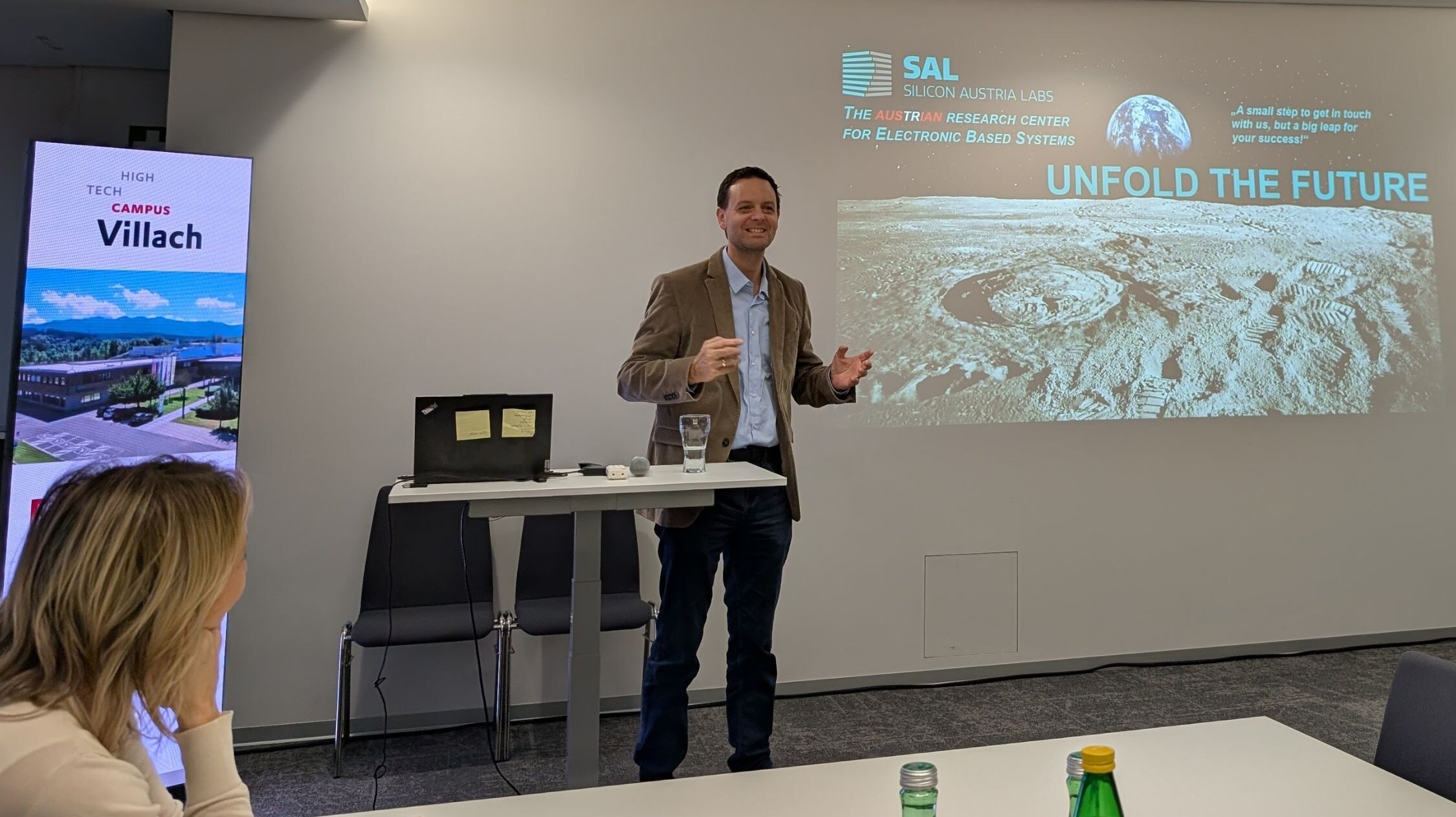 Thomas Ladstätter hält eine Präsentation über SAL