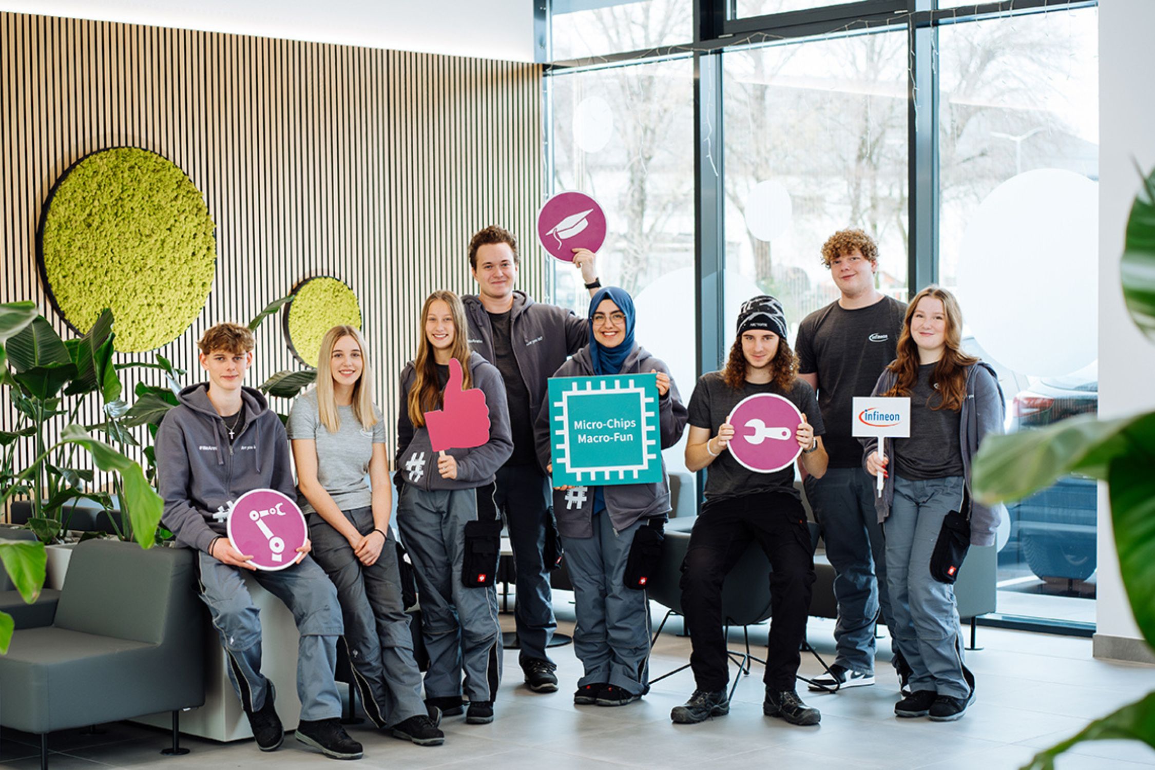 Gruppenfoto Infineon Lehrlingscampus