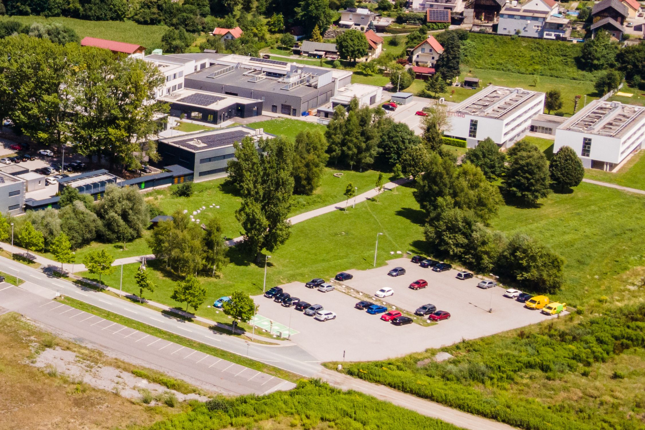 Eine der Parkflächen im tpv, die mit Mitte Oktober gebührenpflichtig werden Parkplatz im tpv Technologiepark Villach
