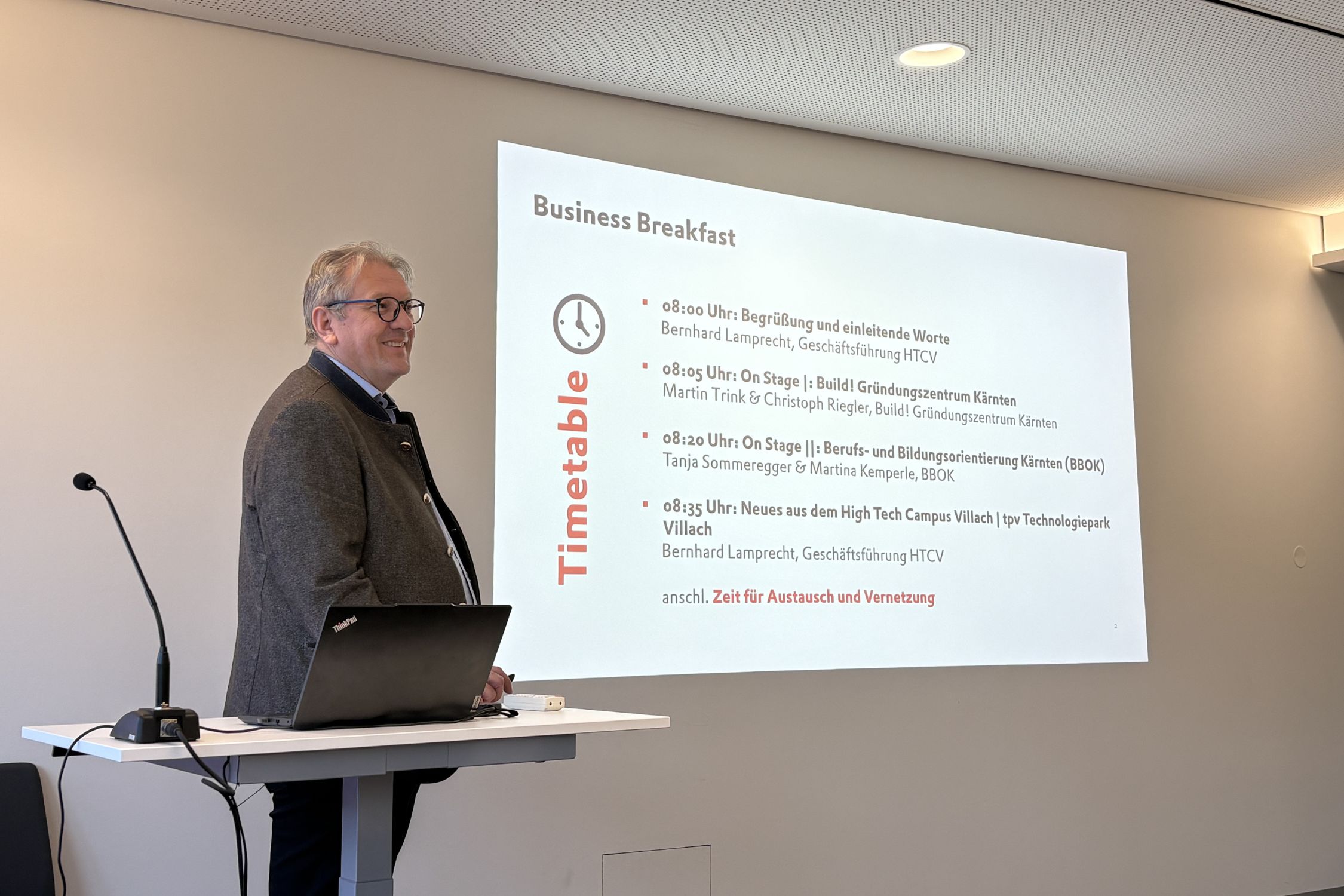 Bernhard Lamprecht heißt alle Gäste des Business Breakfasts willkommen Willkommensrede von Bernhard Lamprecht im tpv