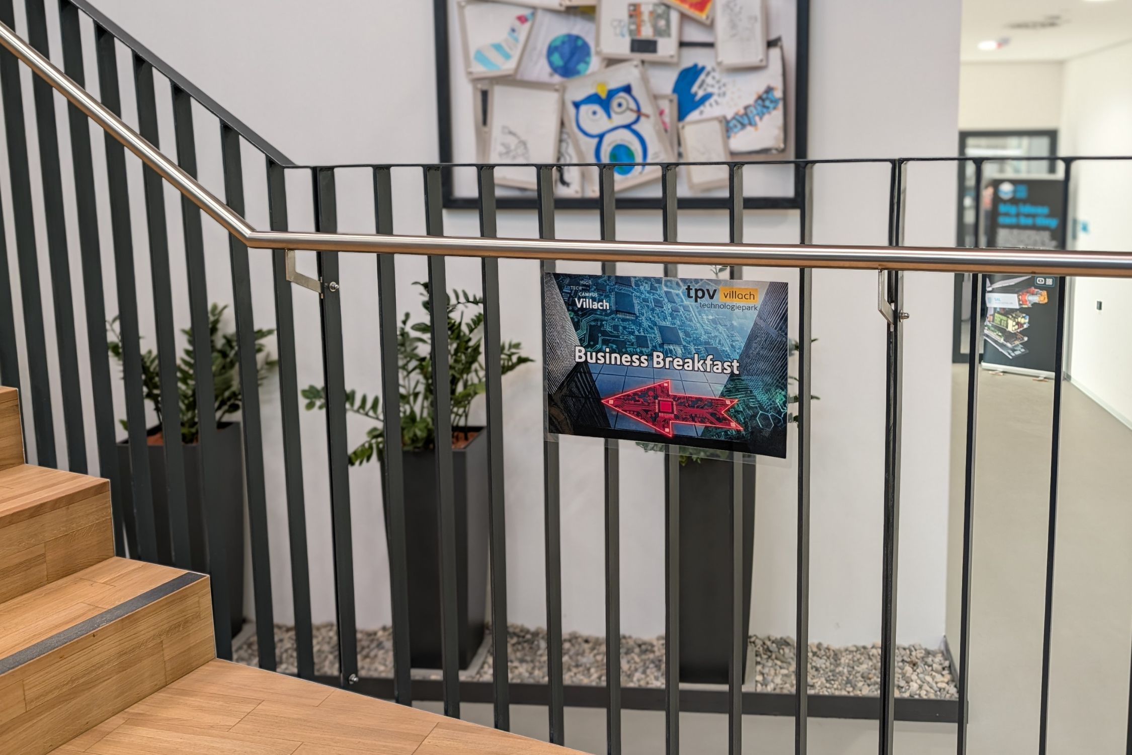 Wegweiser zum Business Breakfast Schild zum Business Breakfast